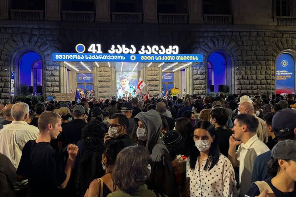 Акция протеста прозападной оппозиции у избирательного штаба Кахи Каладзе - Sputnik Грузия