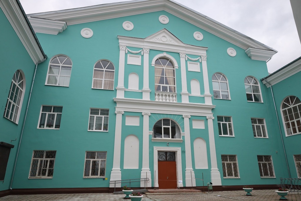 В Сафоново успешно завершен ремонт фасада Центрального Дворца культуры