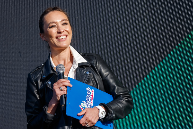 На 10 пунктов выше стала в нашем рейтинге «шоувумен» Гульназ Сафарова