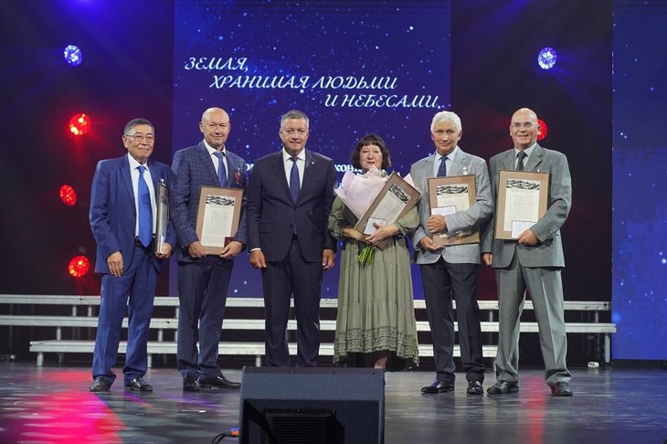 Награждение. Фото пресс-службы правительства Иркутской области