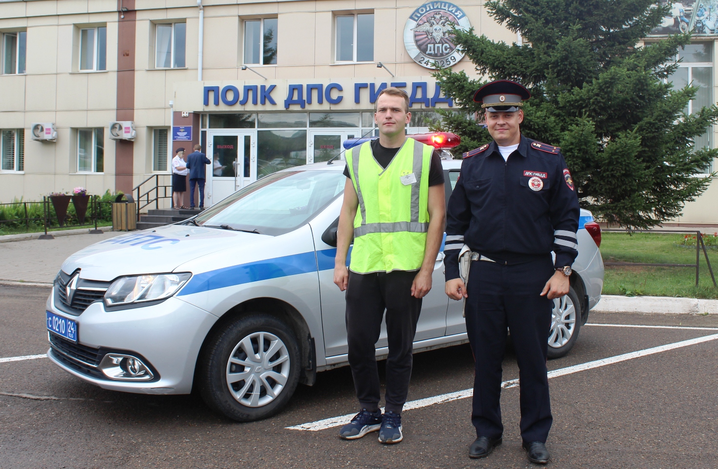 Полицейский автомобиль