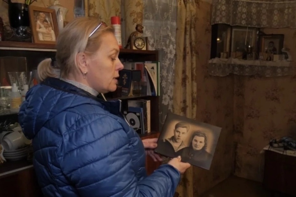 «Душа тянулась сюда»: Семья переселенцев исполнила мечту о возвращении в дом бабушки в Псковской деревне