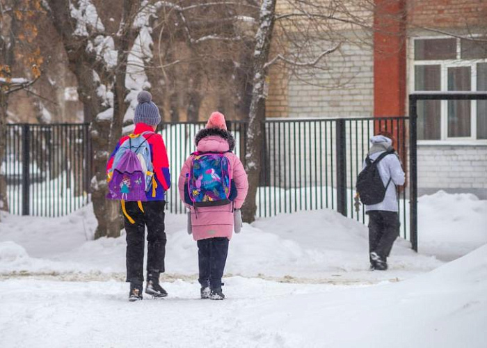 В школах Челябинска не стали отменять занятия 27 января