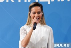 В 2011 году Юлия начала сольную карьеру, выпустив сингл «This Is My Song»