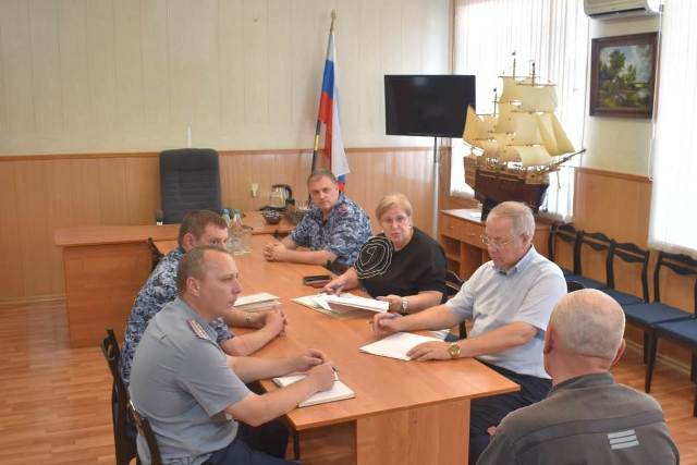 Уполномоченный Омской области по правам человека Ирина Касьянова и начальник отдела аппарата Уполномоченного Игорь Патрахин посетили исправительную колонию № 7