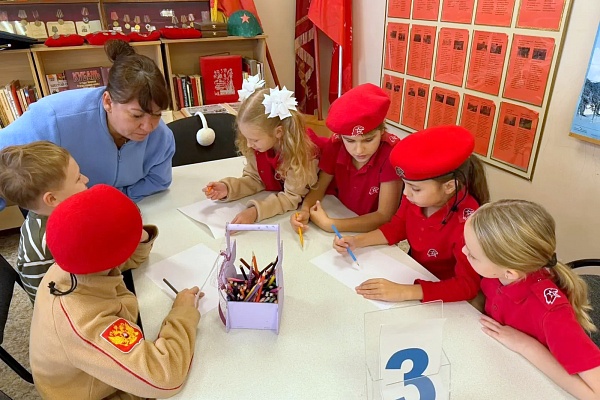 На период осенних каникул в Сочи организована работа профильных лагерей для школьников