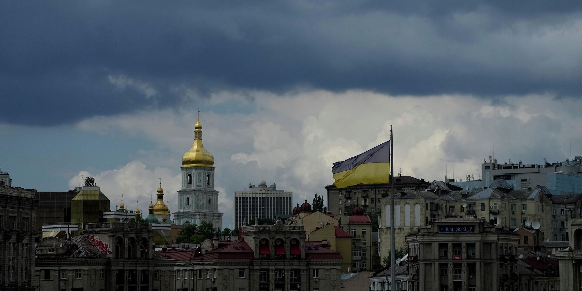 Украинский флаг в Киеве. Архивная фотография - ИноСМИ, 1920, 04.09.2024