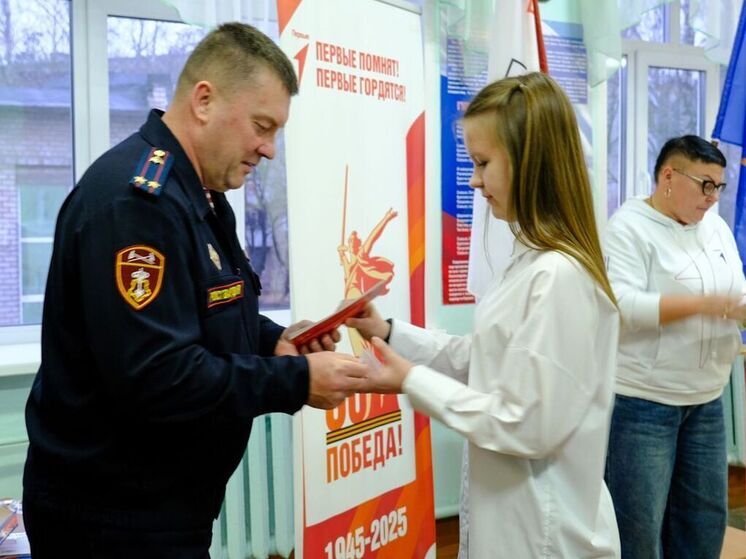 Росгвардеец вручил паспорта юным жителям Марий Эл в рамках акции «Мы – граждане России»