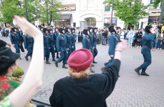 Впервые в Челябинске состоялась историческая реконструкция отправки на фронт добровольцев-танкистов