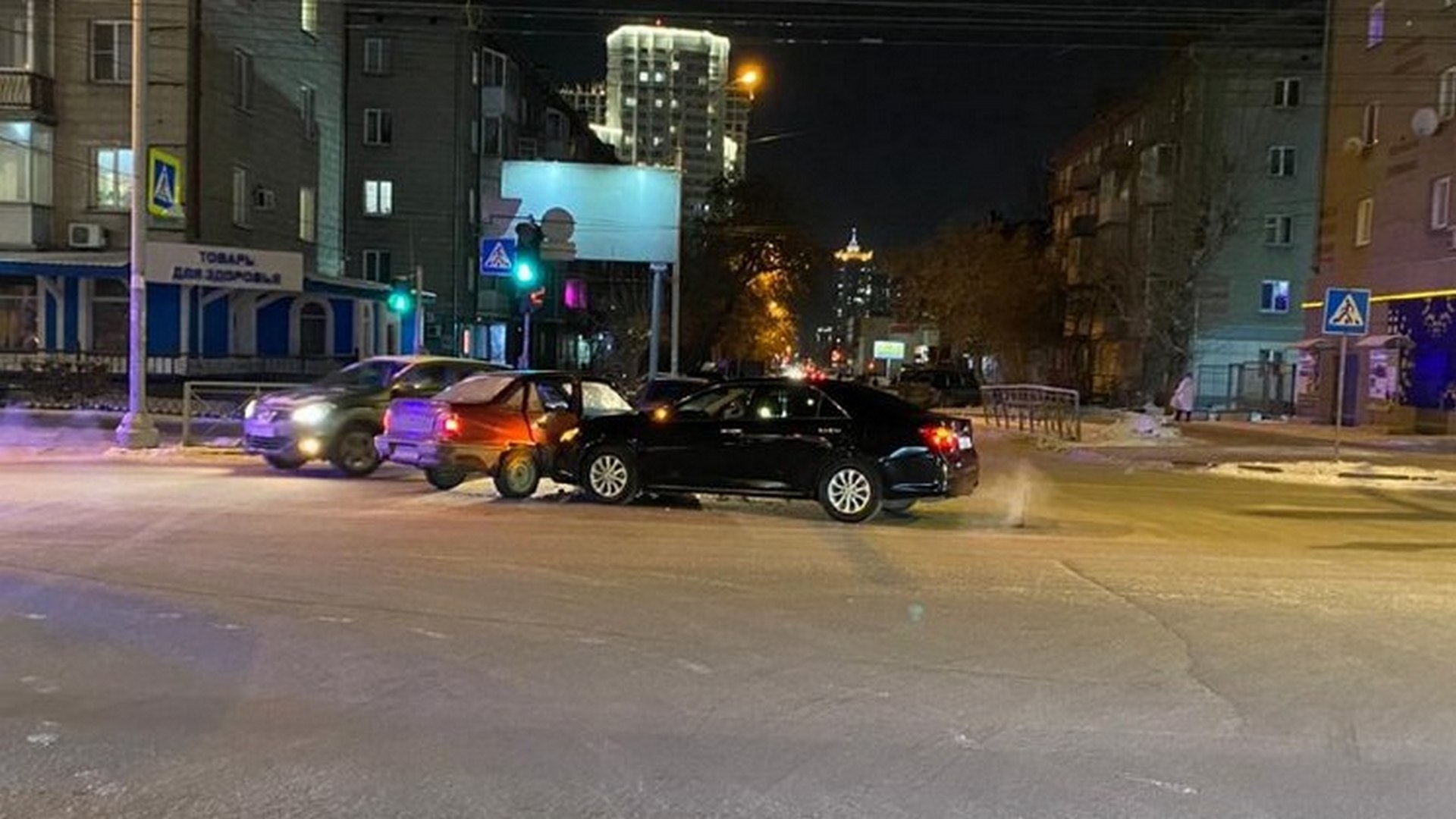Вечер 18 11 18. Улица вечером. Авария в Новосибирске сегодня.