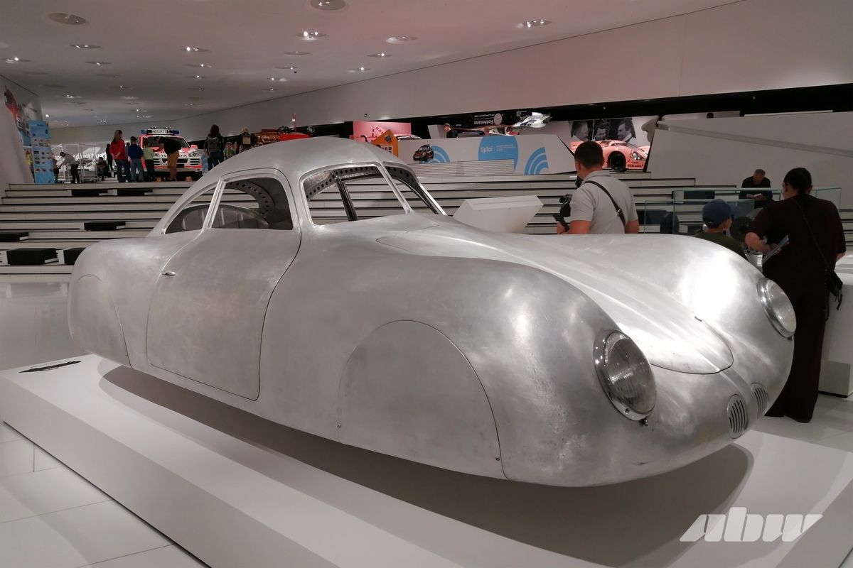 От экспериментов с электричеством до Volkswagen Beetle: 150 лет со дня рождения Фердинанда Порше