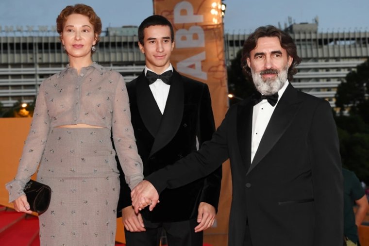 Бутусов с женой Анжеликой и сыном Даниилом