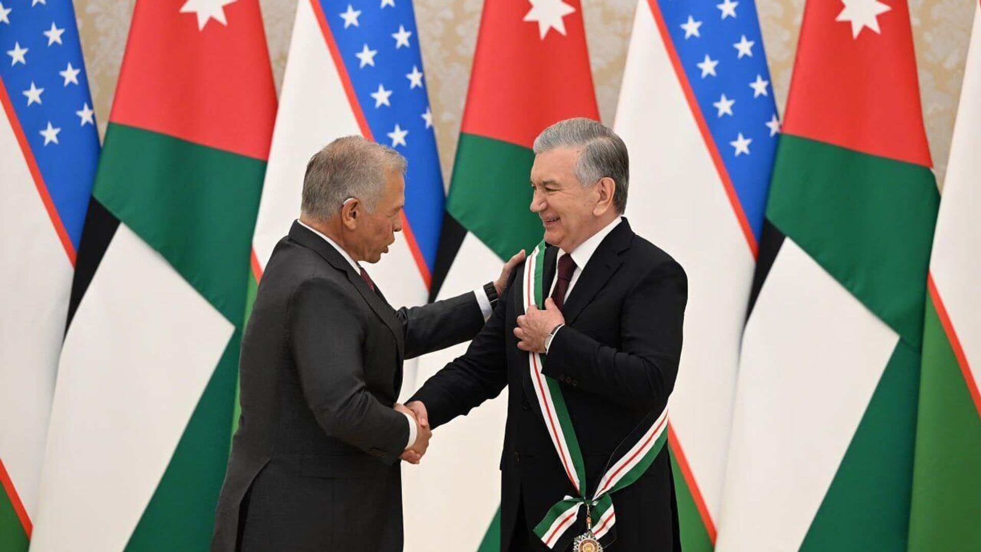 Шавката Мирзиёева наградили Орденом Иордании Ан-Нахда(Ренессанс) - Sputnik Узбекистан, 1920, 26.08.2025