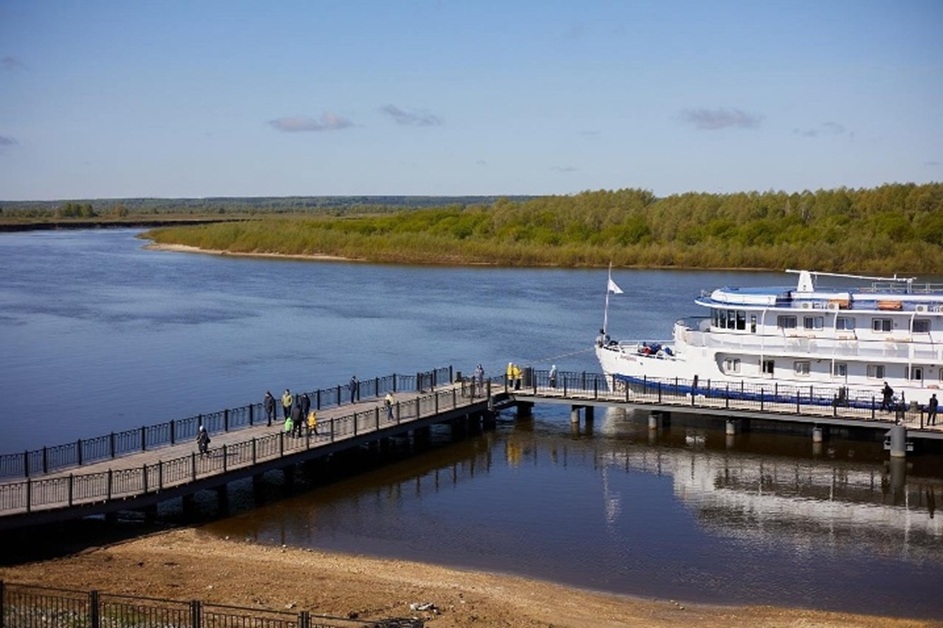 Теплоход Бородино стал первым посетившим Выксу в навигацию 2025 года
