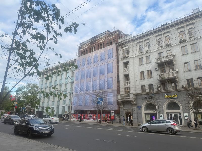 Обновили баннер на фасаде доходного дома Сариевых в Ростове