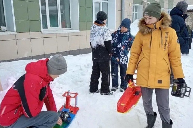 Кировские школьники сразились на аэроглиссерах