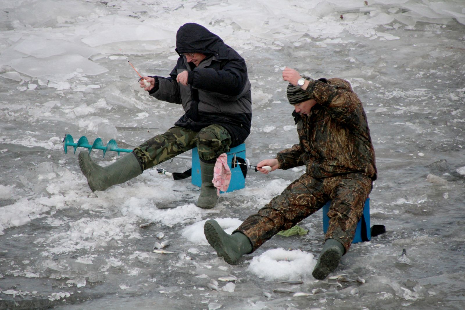 Рыбак в воде