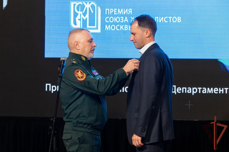 Генерал-лейтенант Алексей Воробьев вручил ведомственные медали представителям СМИ (видео)
