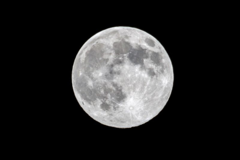 Раскрыта дата первого в этом году суперлуния