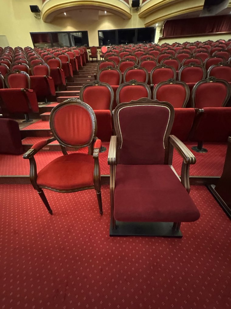 Как будут выглядеть новые кресла по итогу доподлинно неизвестно