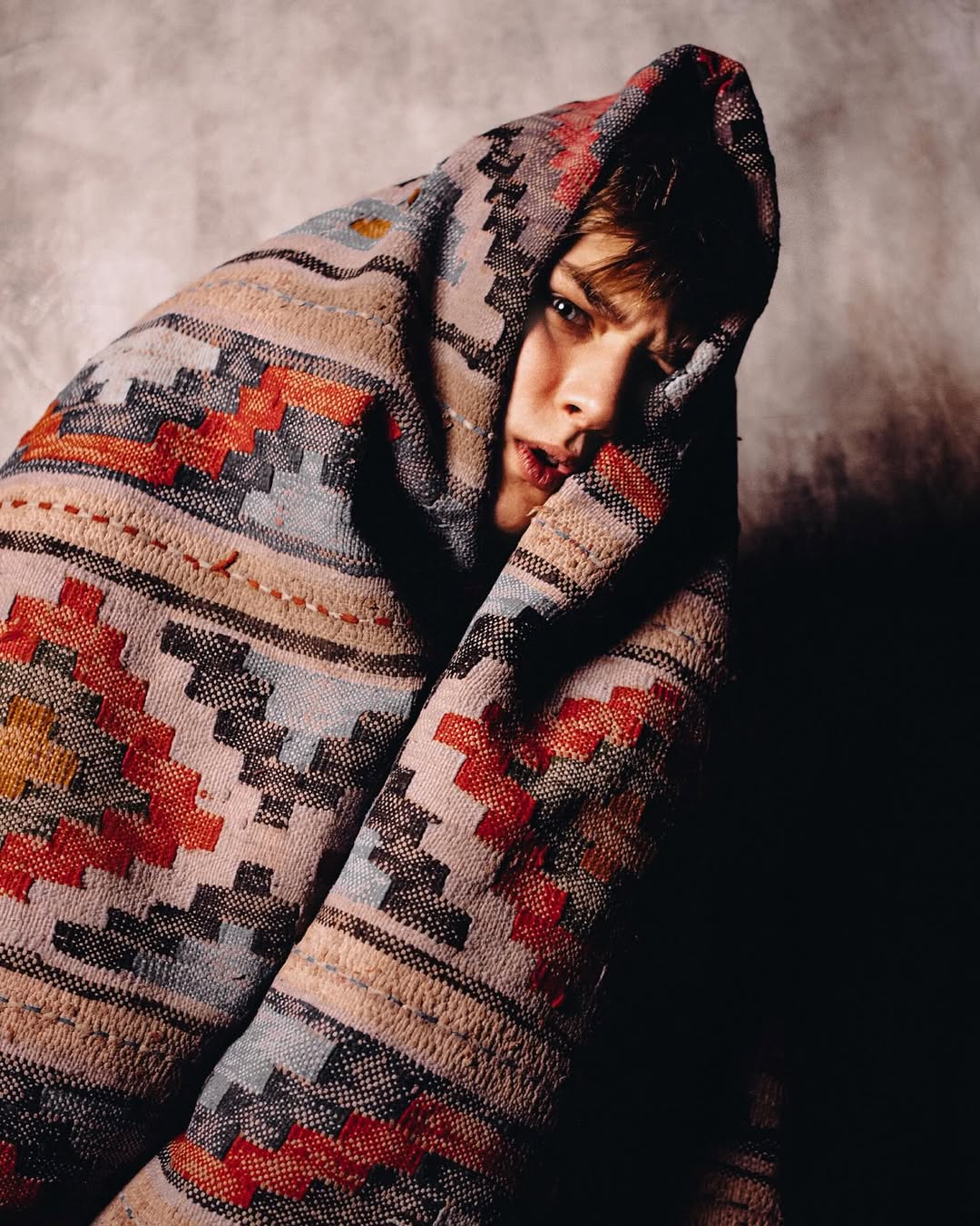 Роспись храмов, мечты о карьере музыканта и любовь к уединению: Что мы знаем об Олеге Савостюке