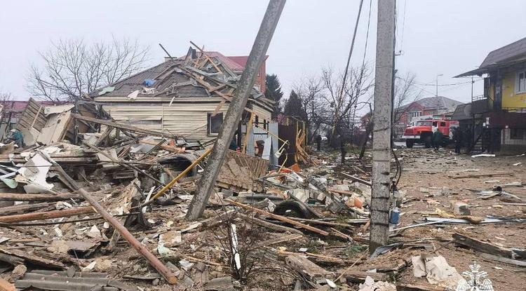 В Алексеевке при взрыве газа рухнул частный дом