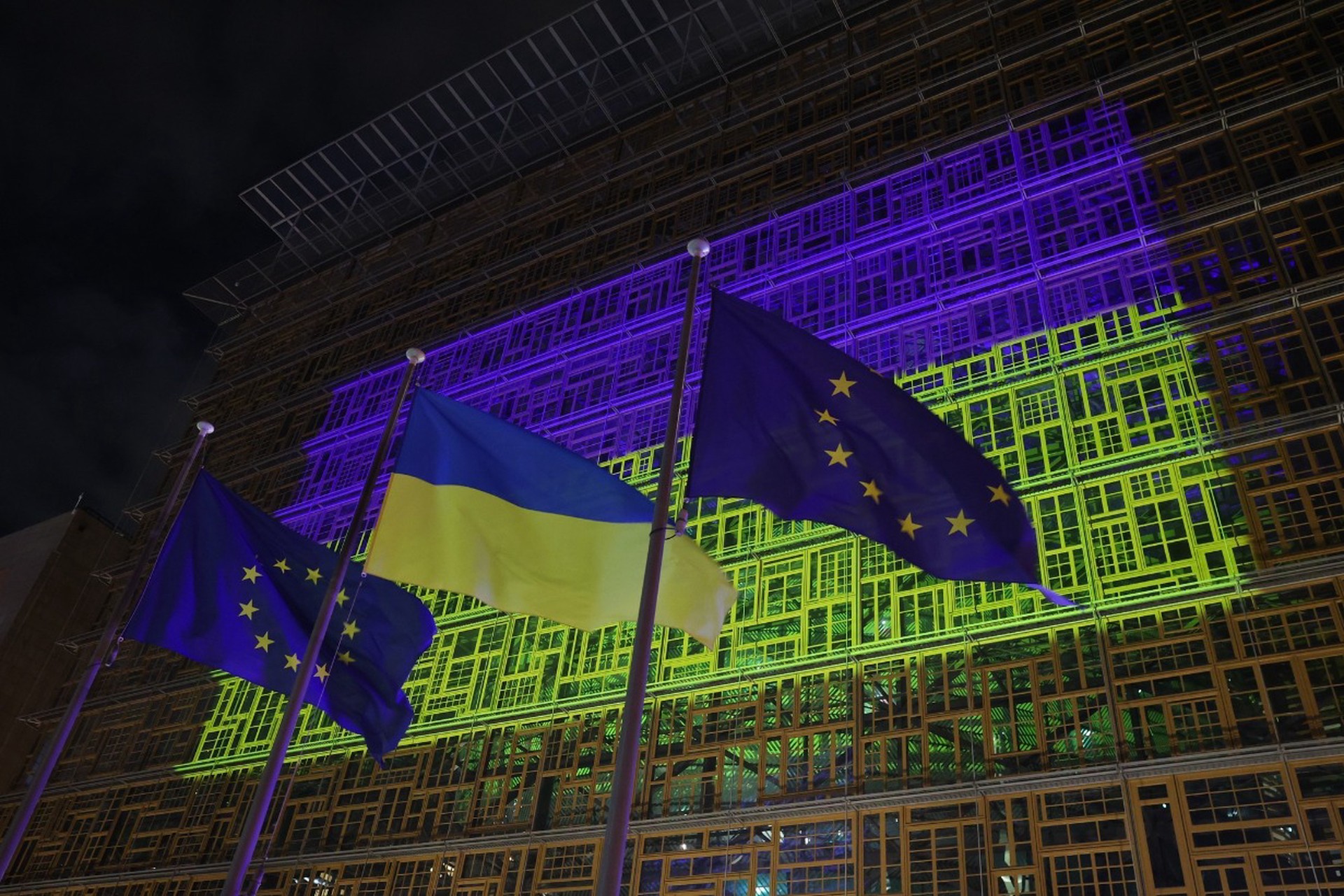 Европейцы больше не хотят платить за оружие для Украины