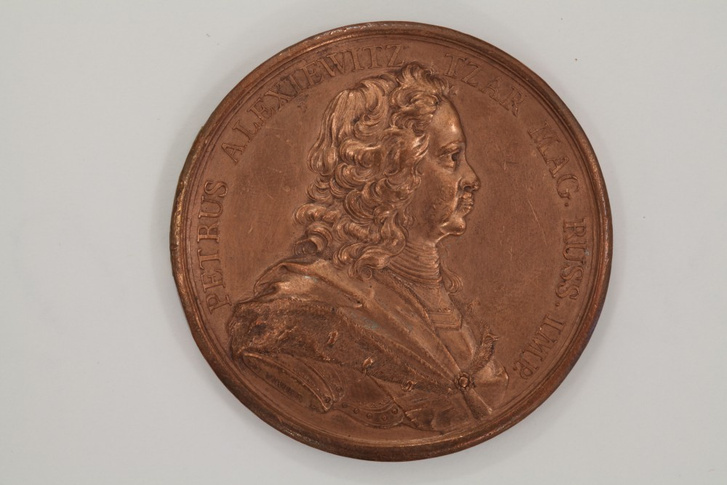 Медаль в память посещения Петром I Монетного двора в Париже. 1717