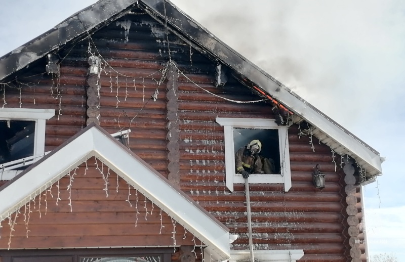 В Тюменском округе ликвидирован пожар в жилом доме