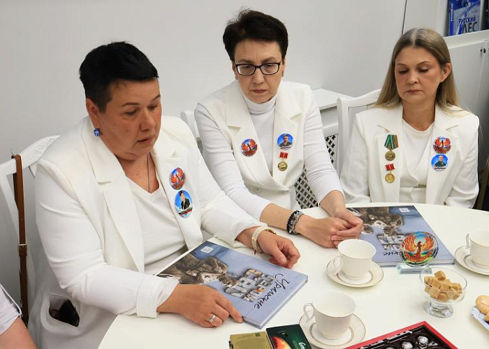 Книгу о 96 погибших бойцах СВО подарили библиотеке Челябинска