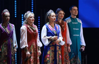 Алексей Текслер поздравил южноуральцев с Днем России на праздничном концерте и вручил государственные награды участникам спецоперации