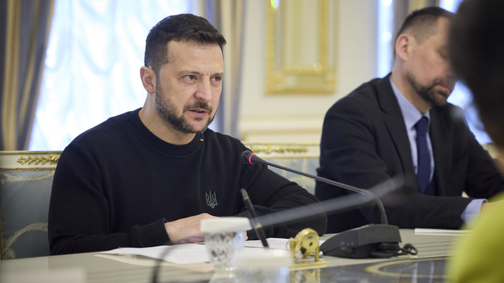 Зеленский боится уехать из страны: Эксперт объяснил причину отмены визита украинского лидера в Испанию