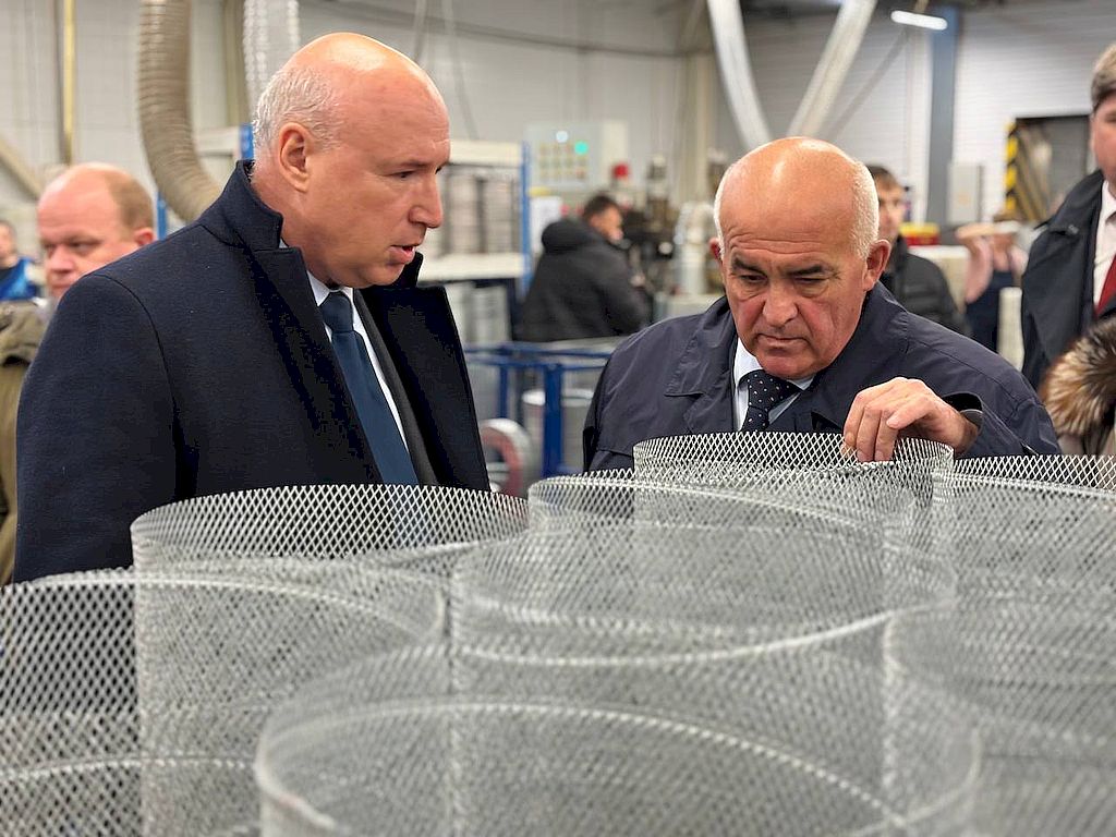 на предприятии