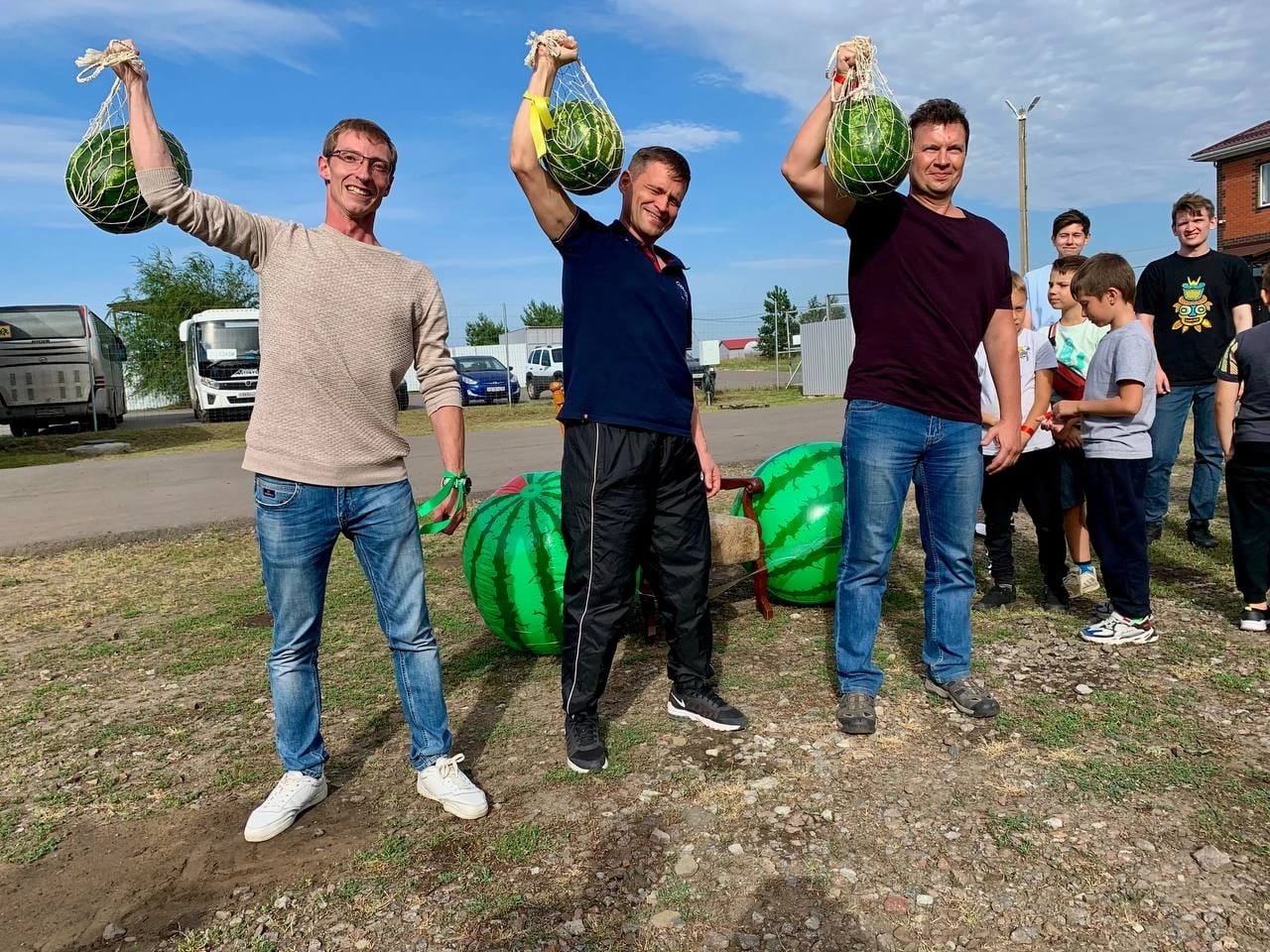 Камышинские арбузы. Камышинский арбузный фестиваль. Фестиваль арбуза в астрахани. Радостный арбуз. Камышинский арбузный фестиваль 2022.