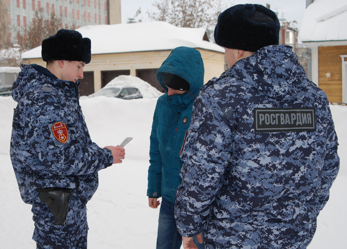 В Кирове росгвардейцы задержали буйного посетителя мини-маркета