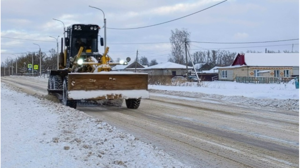 В Брянской области из-за сильного снегопада у коммунальщиков начался аврал