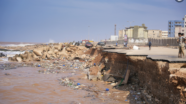 Дома разрушены, жителей унесло в море. В Ливии число жертв наводнения может превысить 10 тысяч
