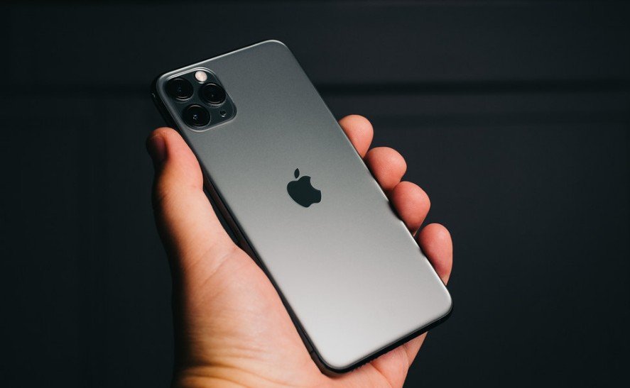 Айфон про цена фото В России стоимость снятого с производства iPhone 11 Pro Max снизилась на 30% Hi-