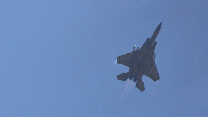 Армия Израиля атаковала шесть военных объектов в Сирии - СМИ