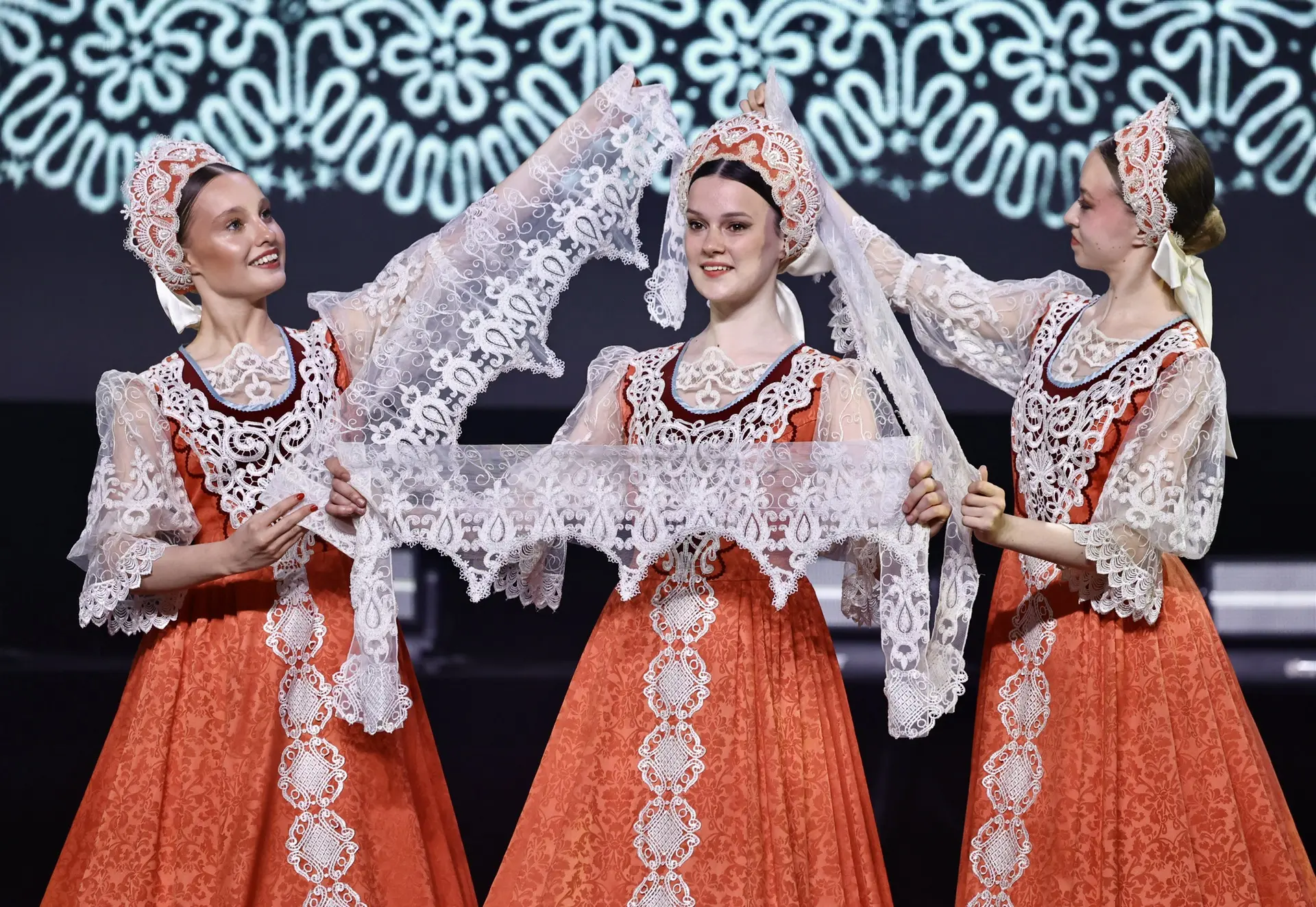  Исполнителей народного танца из более десяти городов России собрал фестиваль «Уральский перепляс»