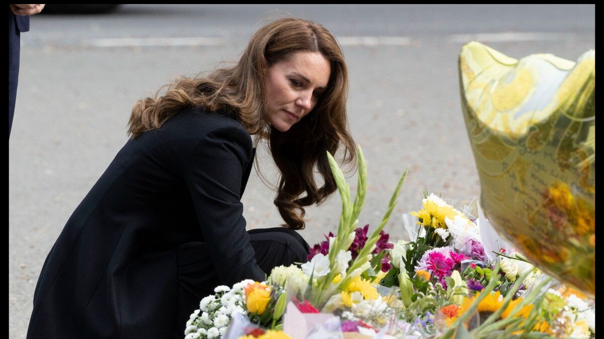 Почему умерла королева. Кейт на похоронах Елизаветы 2. Кейт Миддлтон на похоронах. Кейт Миддлтон сейчас 2022. Миддлтон Кейт Миддлтон.