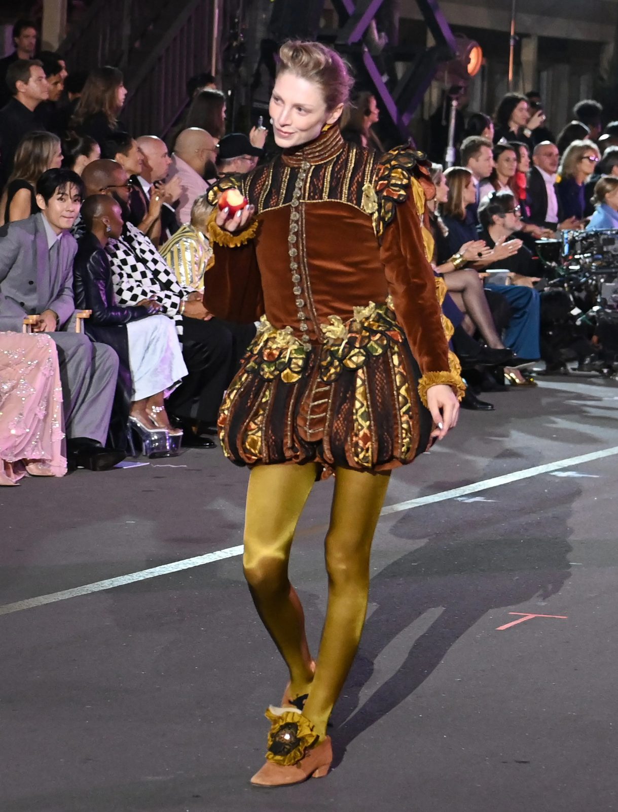 Примите позу: Николь Кидман, Джульетт Льюис и Нина Добрев