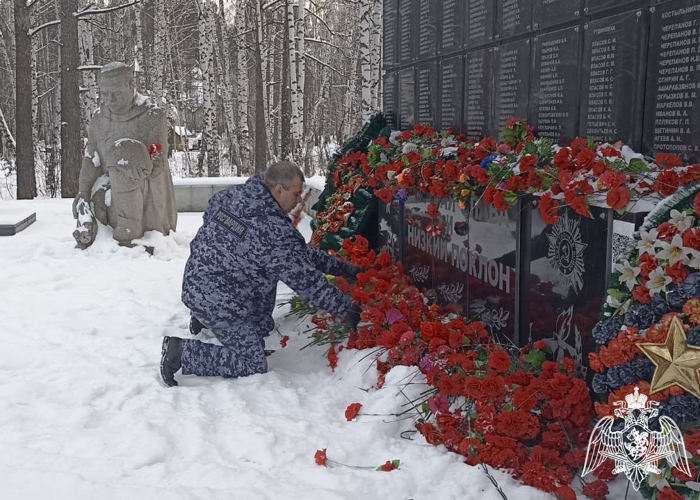 Сотрудники и военнослужащие подразделений Росгвардии Красноярского края приняли участие в мероприятиях, посвященных Дню Героев Отечества