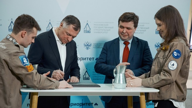 Марат Хуснуллин посетил Московский государственный строительный университет