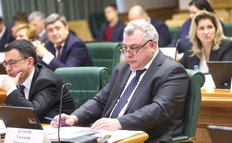 Круглый стол на тему «Особый порядок привлечения к административной ответственности судей и иных должностных лиц, выполняющих определенные государственные функции»