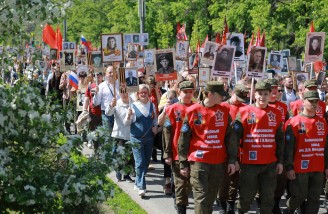 По главной улице Челябинска прошел «Бессмертный полк» 