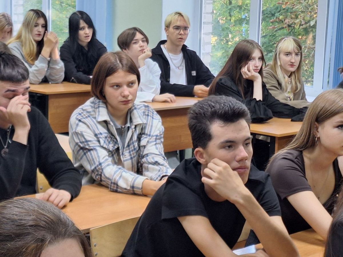 Чернские студенты отметили Международный день мира