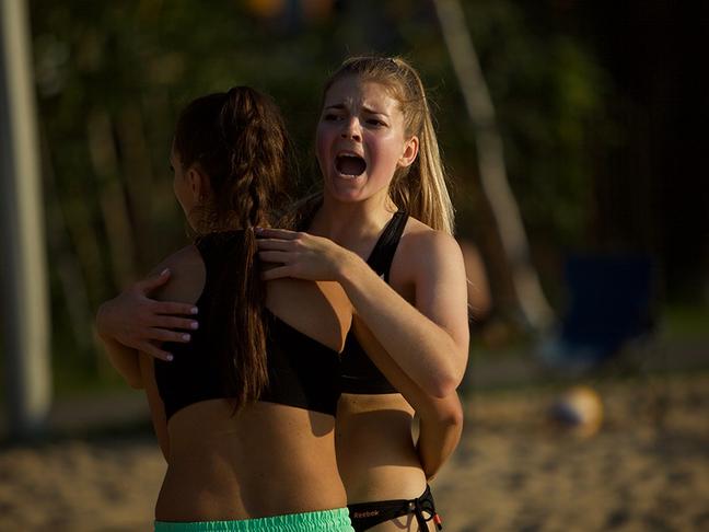 В Белгороде прошёл любительский турнир по женскому пляжному волейболу - Изображение 2