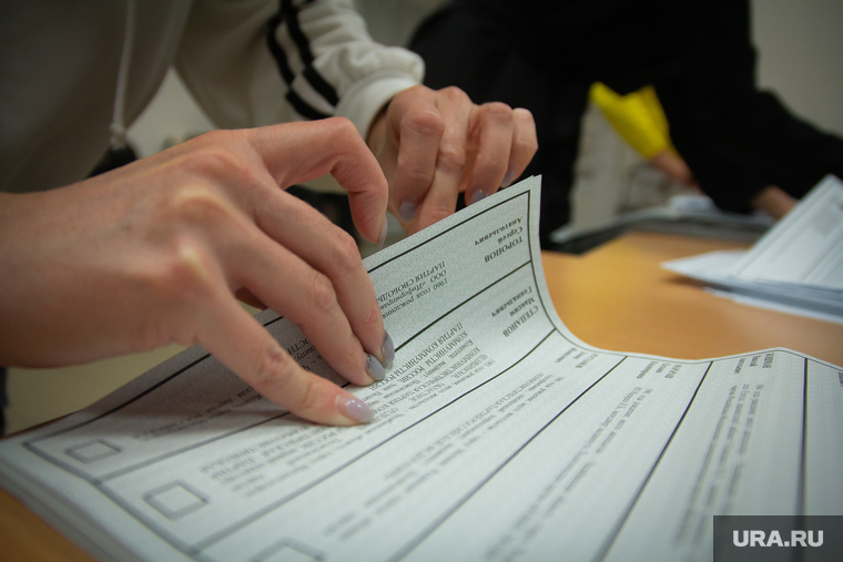 Подсчет бюллетеней после трехдневных выборов в Госдуму. Магнитогорск