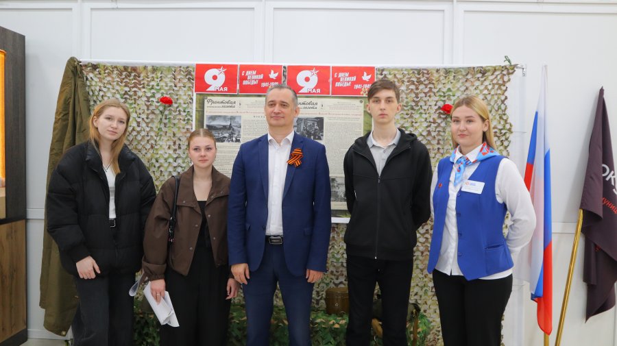 Служба занятости Севастополя организовала профэкскурсию для студентов в МФЦ